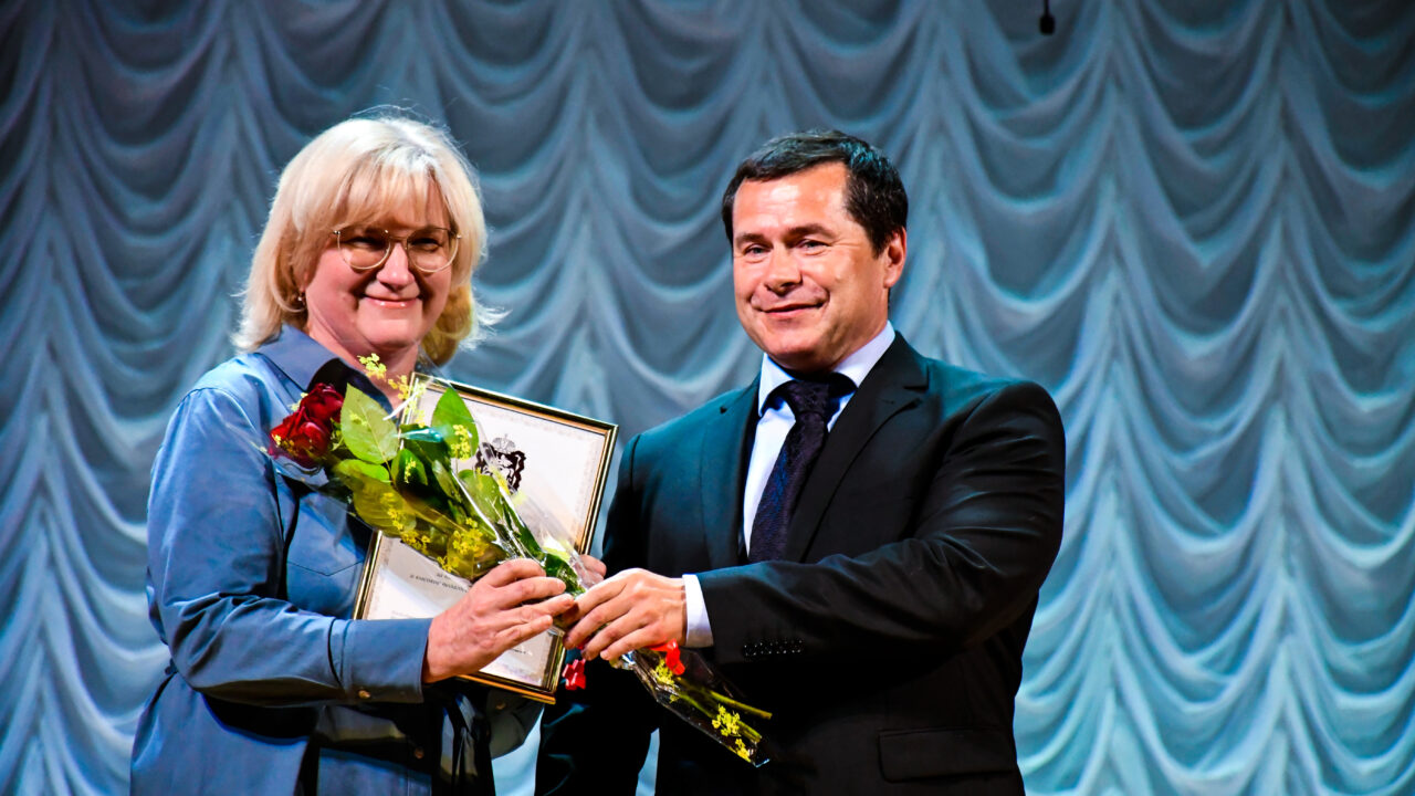 Зампред Мособлдумы поздравил гимназию в Жуковском с 85-летним юбилеем