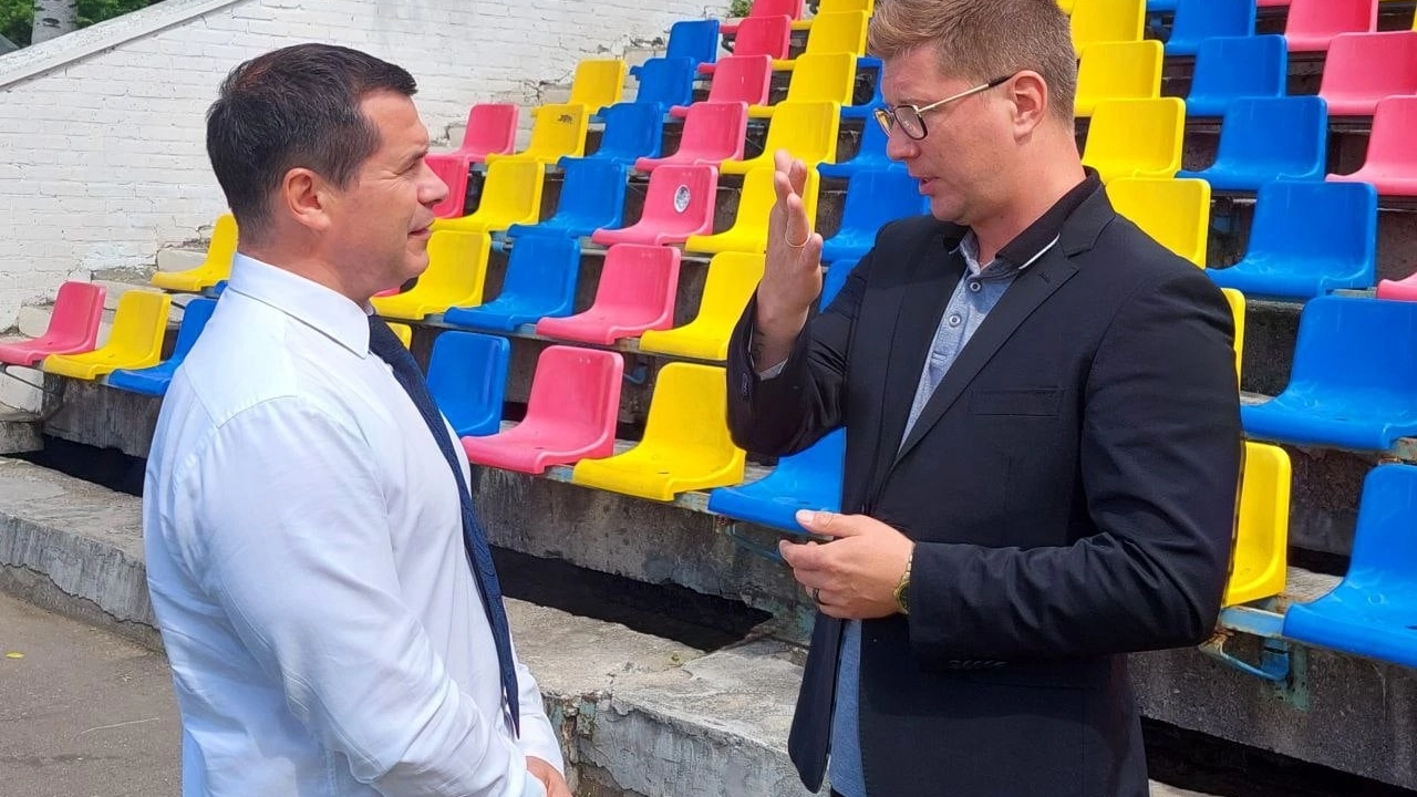 Люберцы: депутат Мособлдумы осмотрел ход реконструкции стадиона «Торпедо»
