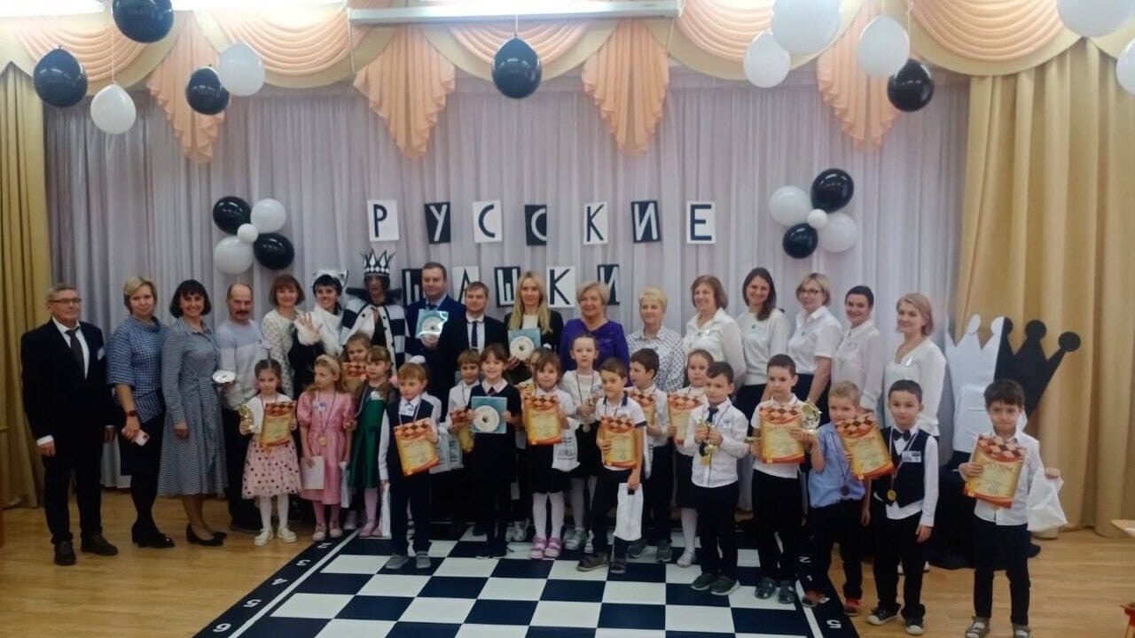 Депутат Анатолий Никитин передал подарки участникам соревнований по шашкам в Московской области
