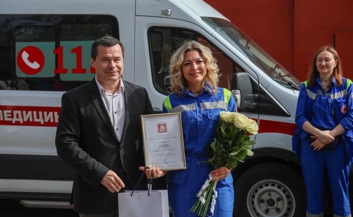 Зампред Мособлдумы поздравил с Днем работника Скорой помощи сотрудников подстанций в Жуковском и Раменском